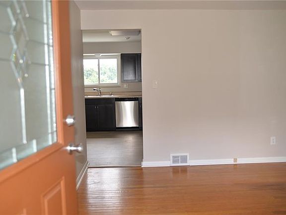 4th image of 49 Fairview St