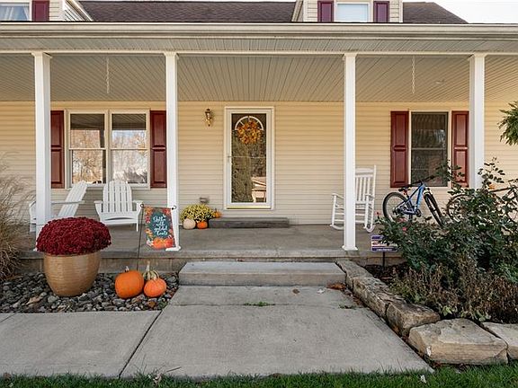3rd image of 114 Parklane Dr
