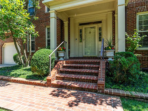 4th image of 2916 Sweet William Ct