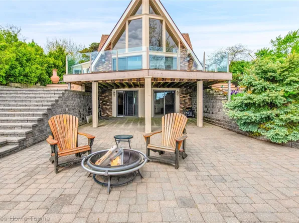8648 Lakeshore Rd, Fort Gratiot, MI 48059