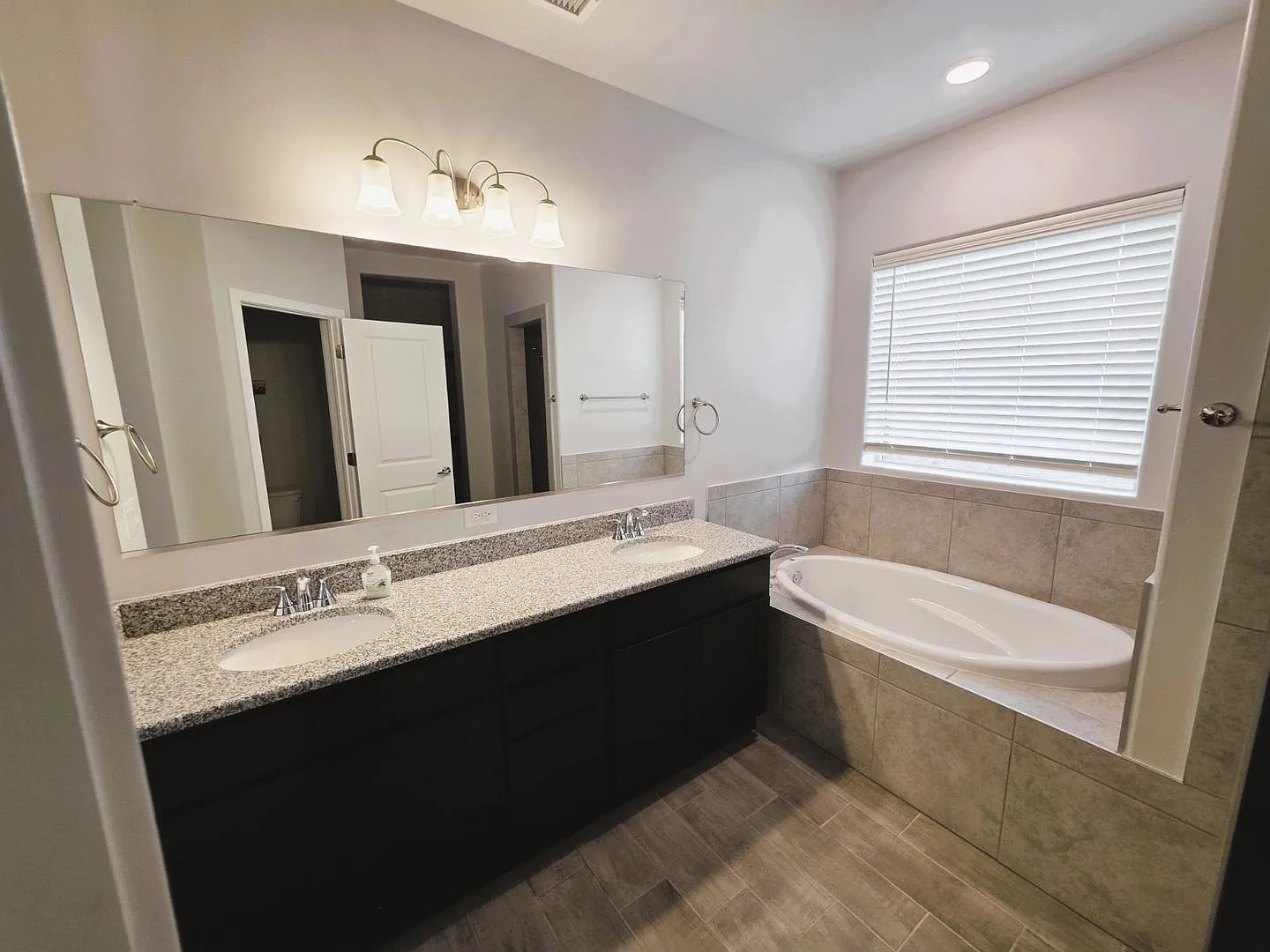 Beautiful East side House 3 bed-2 baths, part of The Overlook Casa Club that includes Swimming Po... — Photo 3