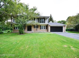 331 Woodland Hills Rd, Batavia, IL 60510