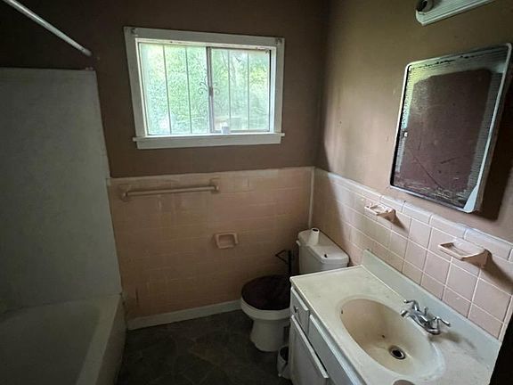 5th image of 3127 Woodville Cir