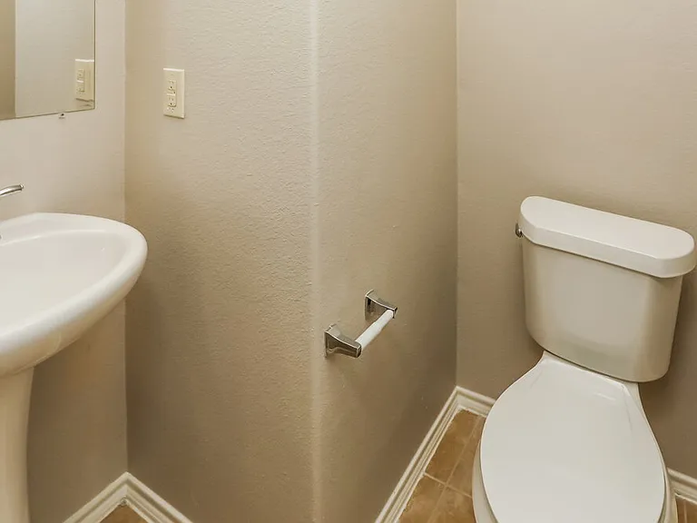 313 Haywood Cir — Photo 16