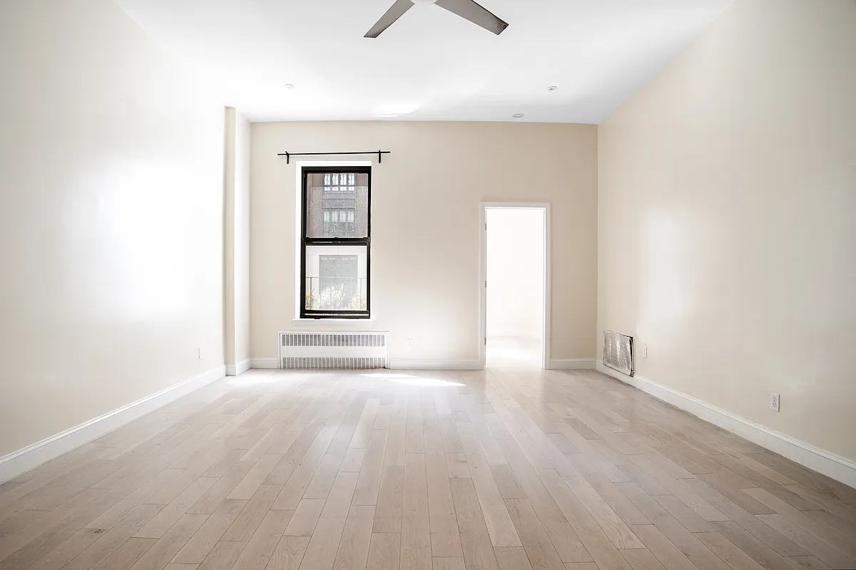 Building Photo - 216 W 78th St #3C