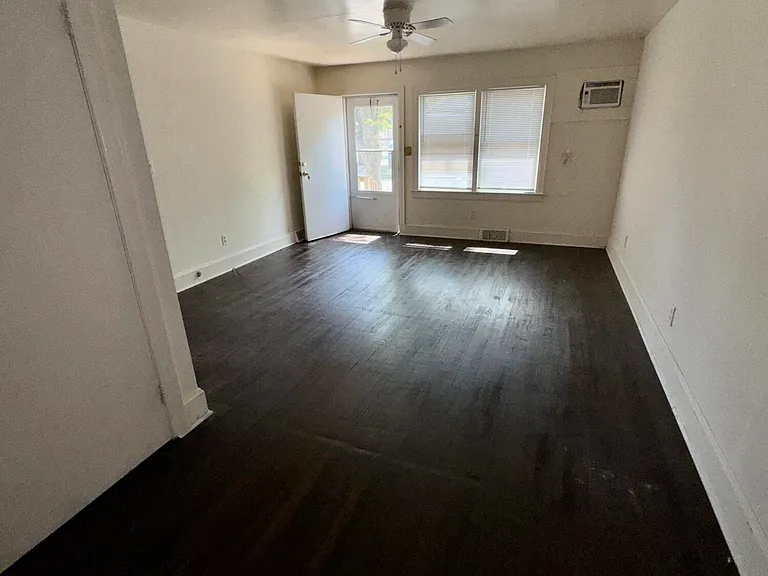 607 E 4th St — Photo 11