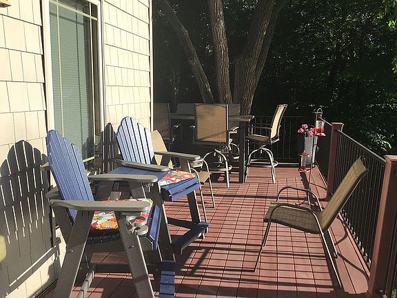 Front deck / sitting area