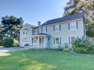 8 Meadow Cir, Barrington, RI 02806