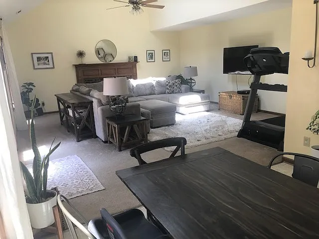 1208 Priscilla Ln — Photo 3