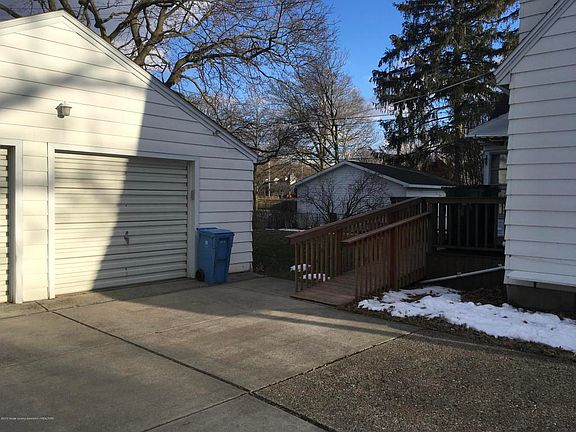 3rd image of 1013 Parker St