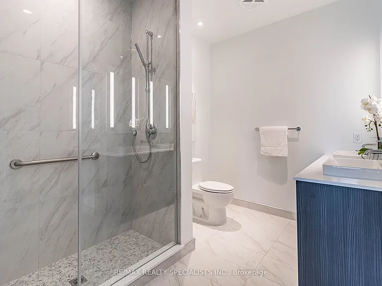 480 Front St W #1903 — Photo 23