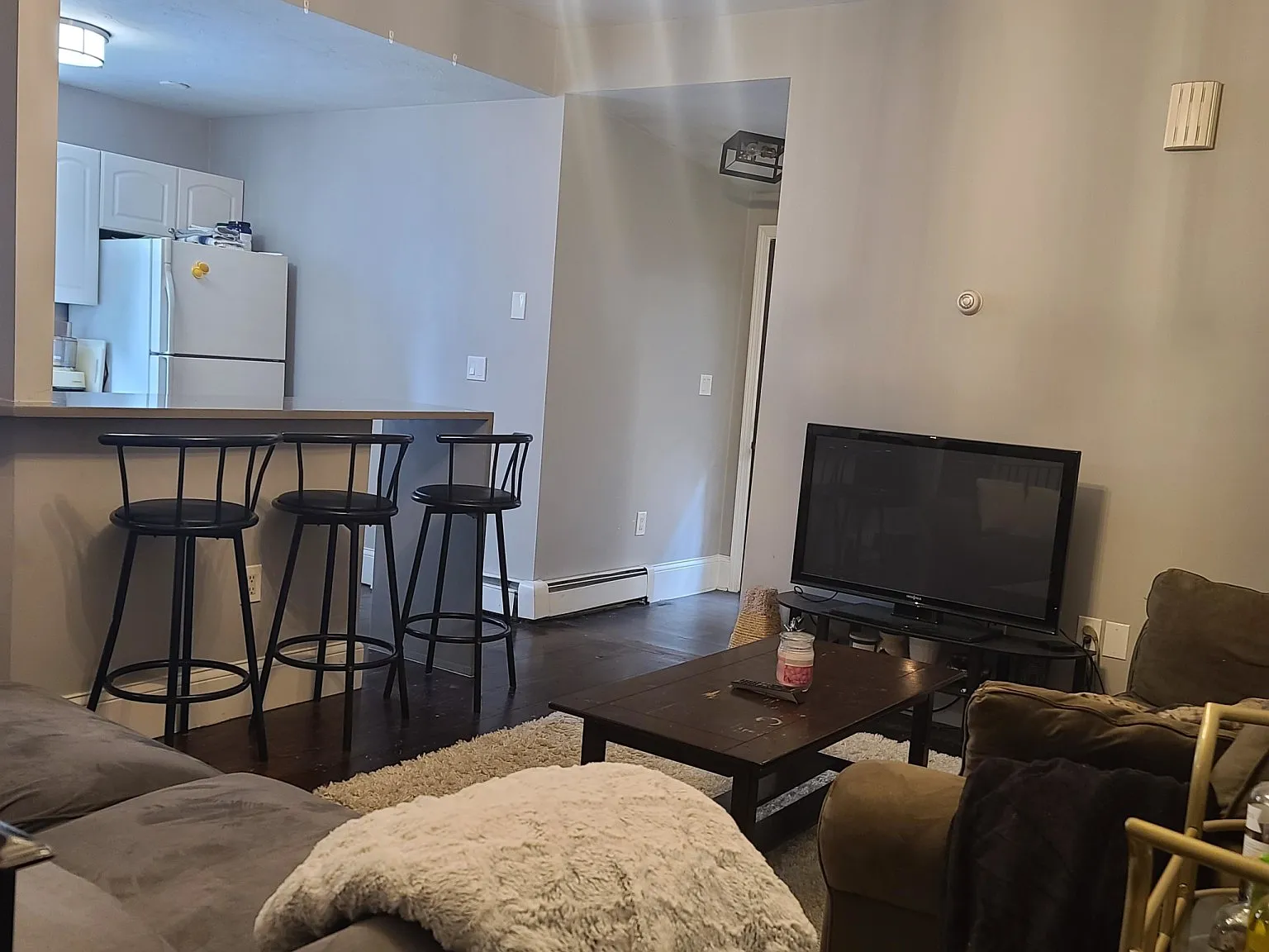 3 bed, 1.0 bath, 1200 sqft, $4,000 — Photo 3