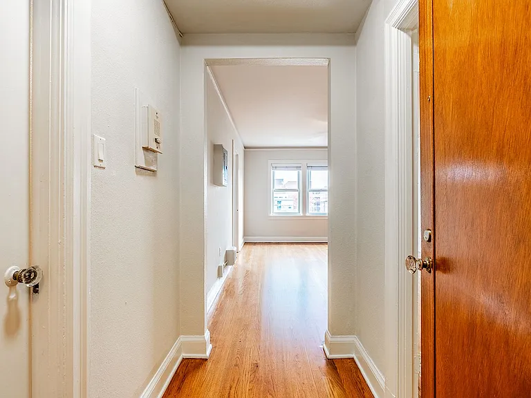 Charbern Apartments — Photo 17