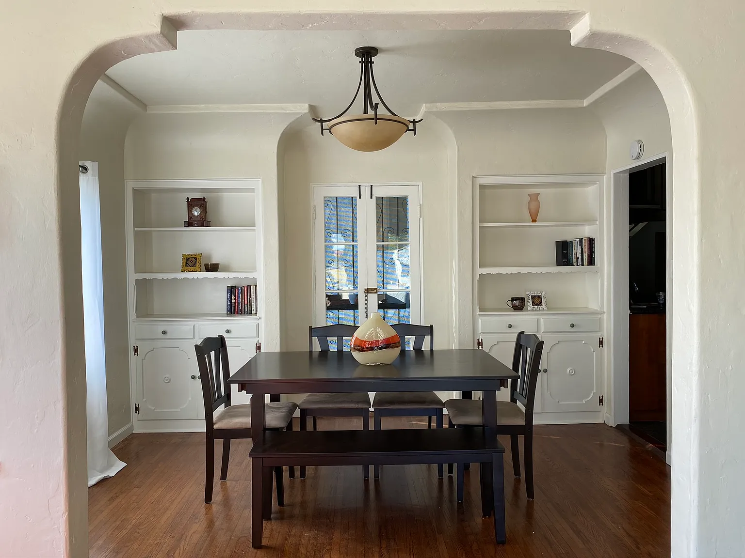 4 bed, 2077 sqft, $5,300 — Photo 3