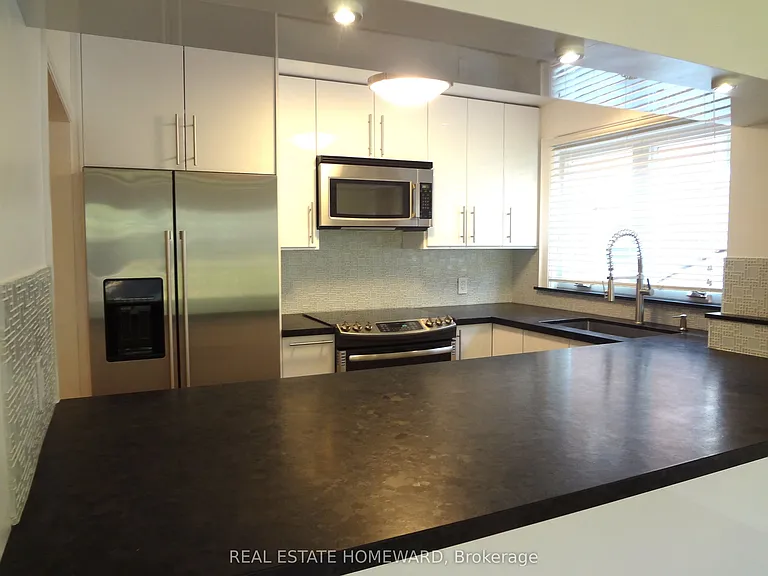 21 Love Cres #MAIN FLOOR — Photo 14