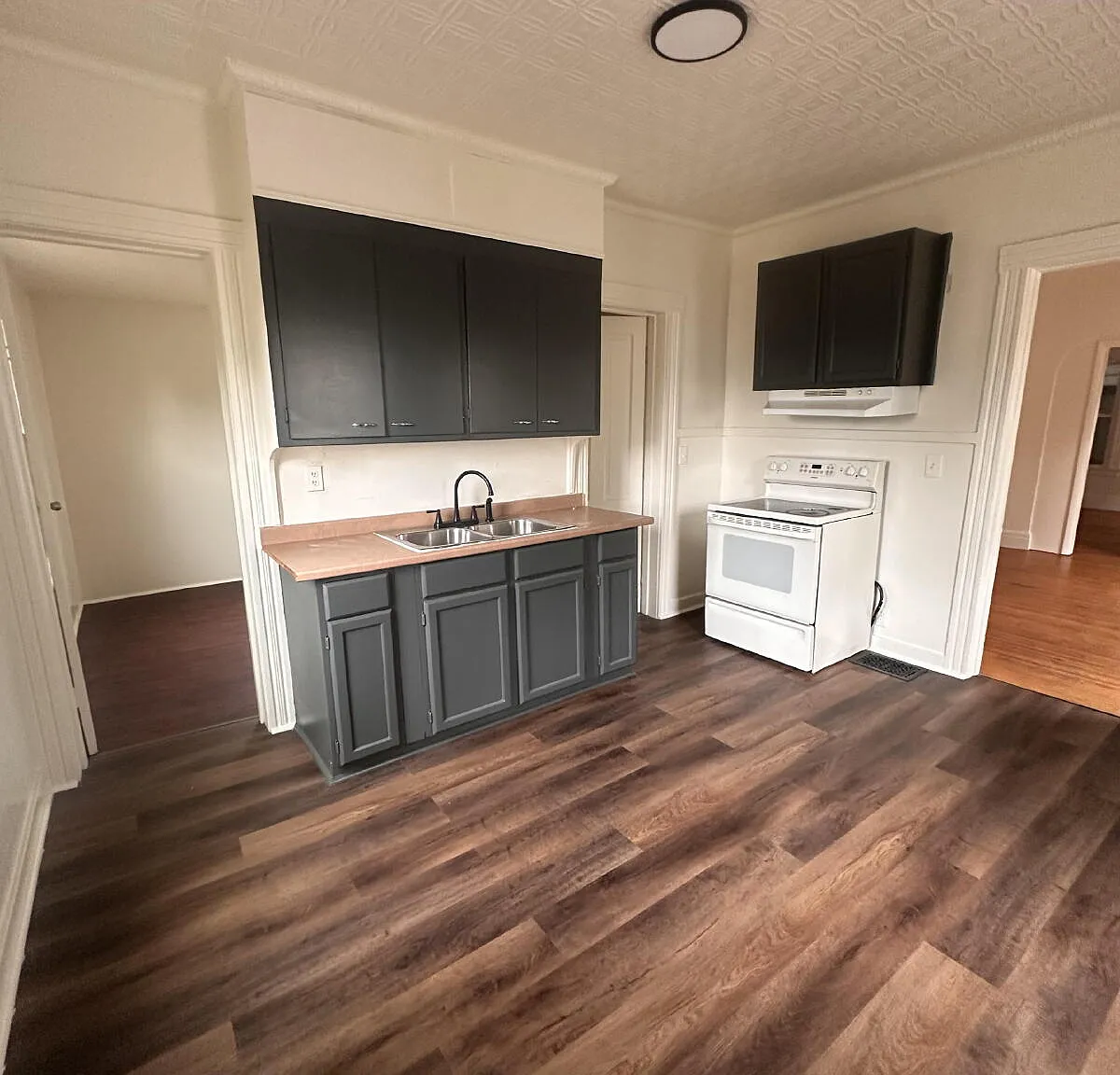 2 bed, 1.0 bath, $1,150 — Photo 1