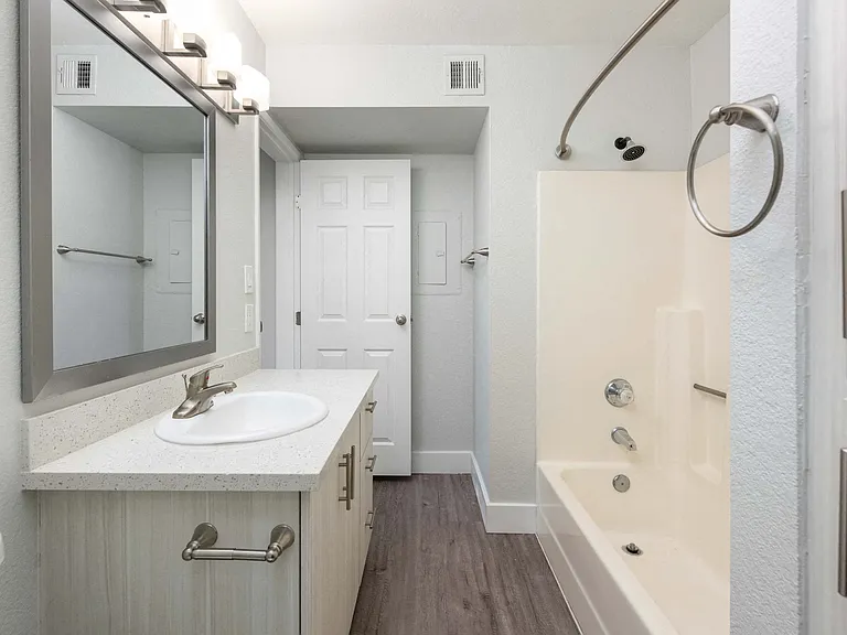 92Forty Scottsdale — Photo 10