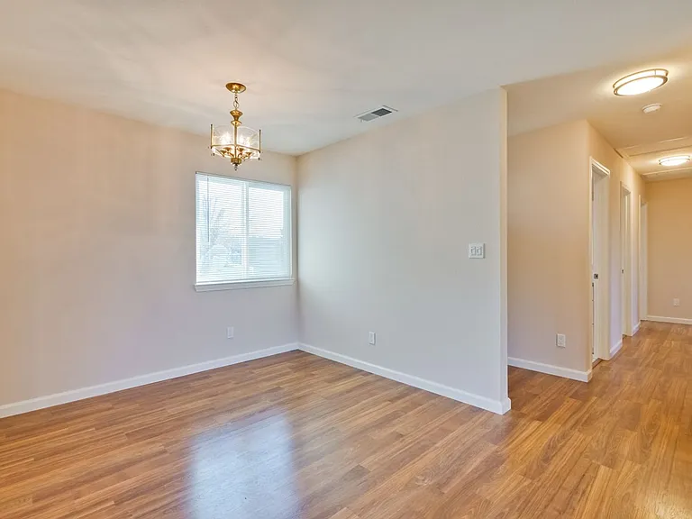 1425 Sunshadow Ln — Photo 12