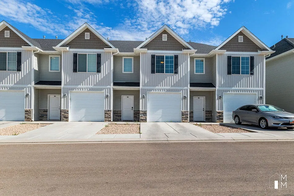 3 bed, 2.5 bath, 1539 sqft, $1,675 — Photo 1