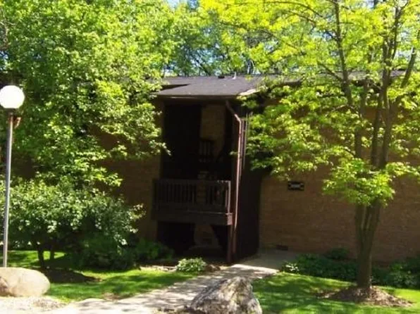 5509 Lakeside Dr APT 2C, Lisle, IL 60532