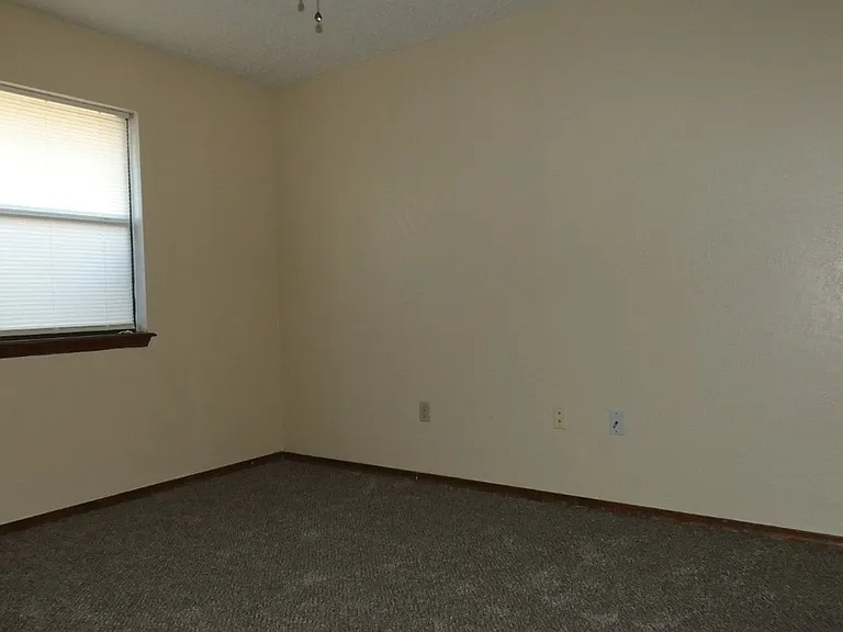 6410 SW Glenhaven Ave — Photo 4
