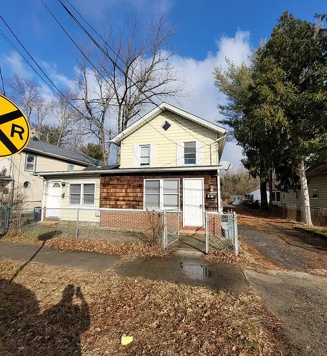 12 Brown Ave