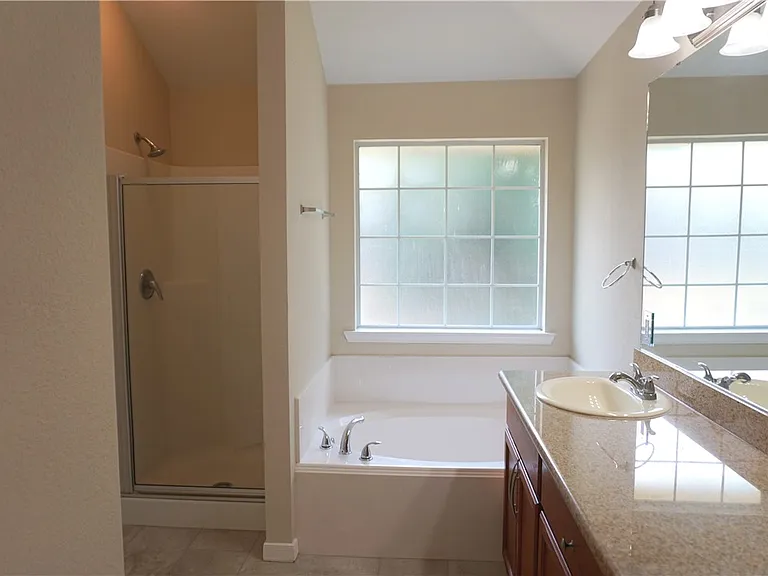 1810 Stephanie St — Photo 14