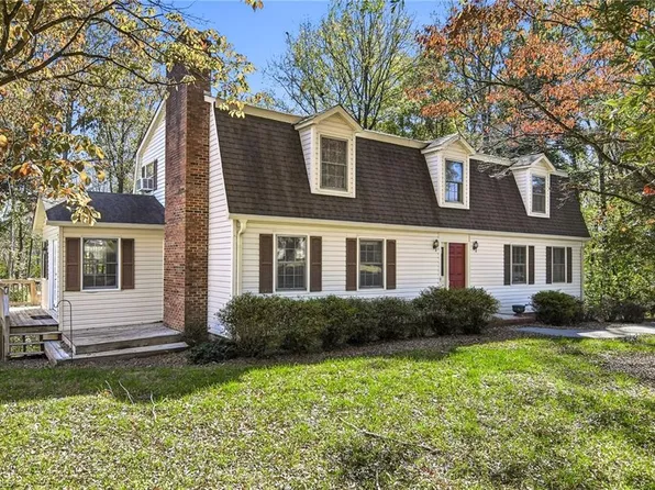 1009 Briarcliff Rd, Yadkinville, NC 27055
