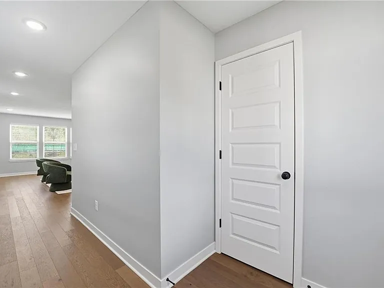 707 Glenn Cir — Photo 12