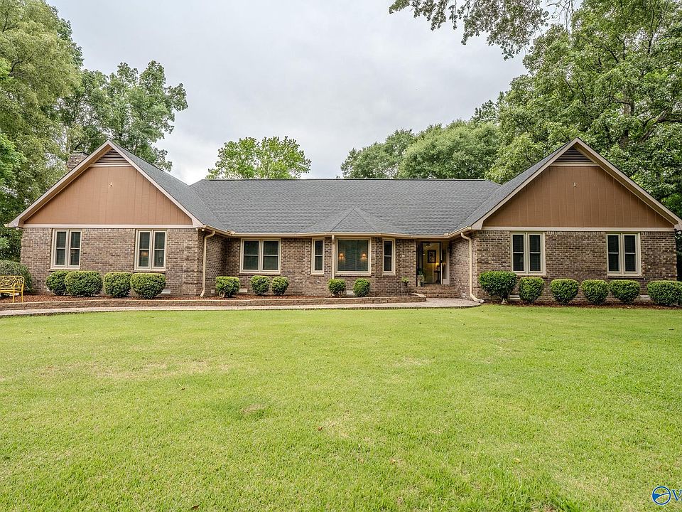 1st image of 114 Oakleaf Cir
