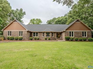 114 Oakleaf Cir, Moulton, AL 35650