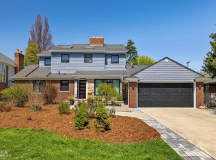 56 Hampton Rd, Grosse Pointe Shores, MI 48236