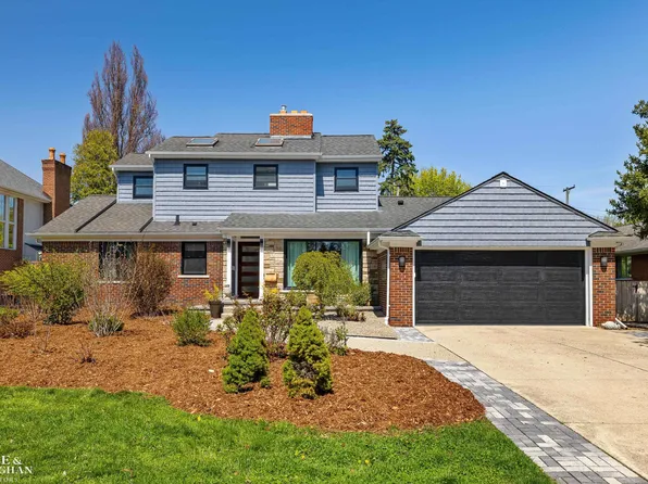 56 Hampton Rd, Grosse Pointe Shores, MI 48236