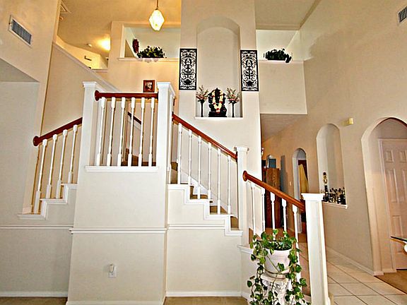 ADDITIONAL VIEW OF THE ENTRY