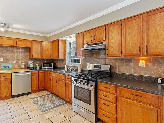 5th image of 506 W Kenilworth Ave