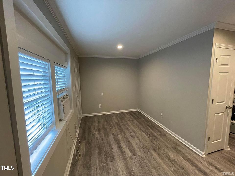 2nd image of 909 E Davie St #2