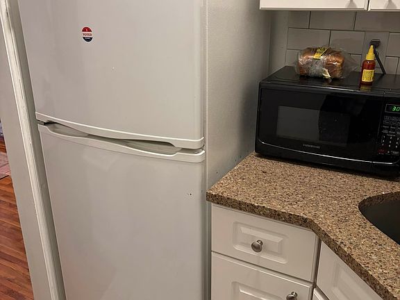 4th image of 9 W 69th St APT 1F