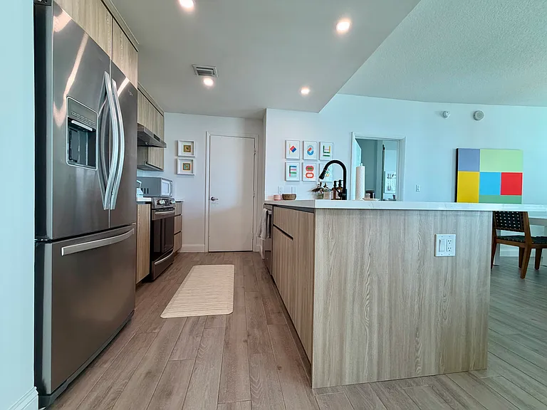 1900 N Bayshore Dr #2019 — Photo 5