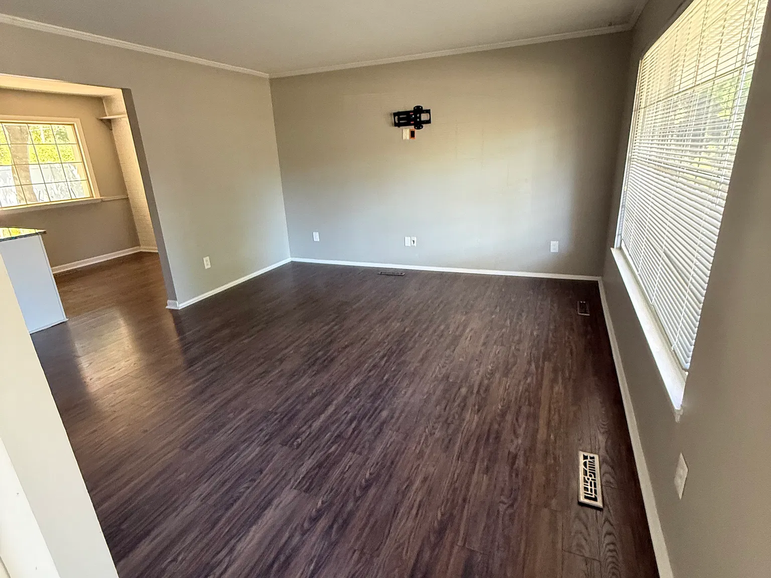 3 bed, 1600 sqft, $2,000 — Photo 3