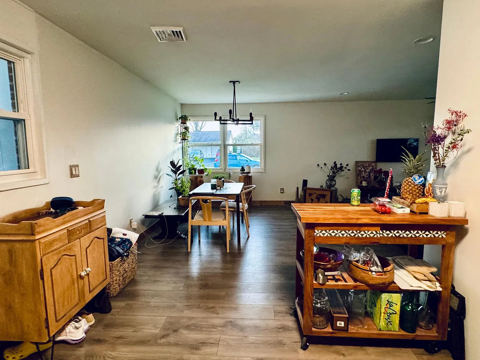 3 bed, 1071 sqft, $2,374 — Photo 3