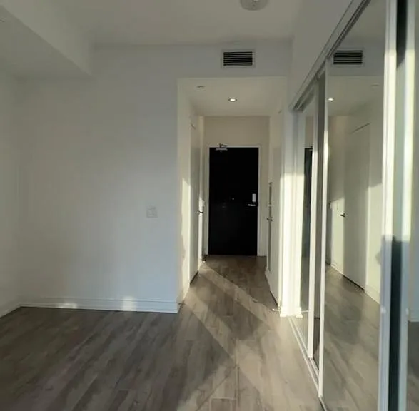 75 Shuter St #2015 — Photo 12