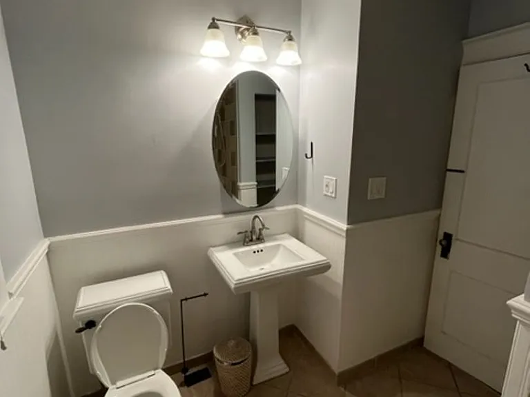 203 W Haya St — Photo 8