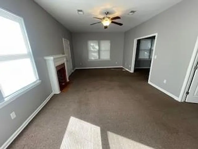 809 E Thomas St — Photo 14