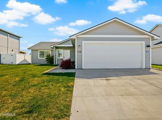 106 Walnut St, Tieton, WA 98947