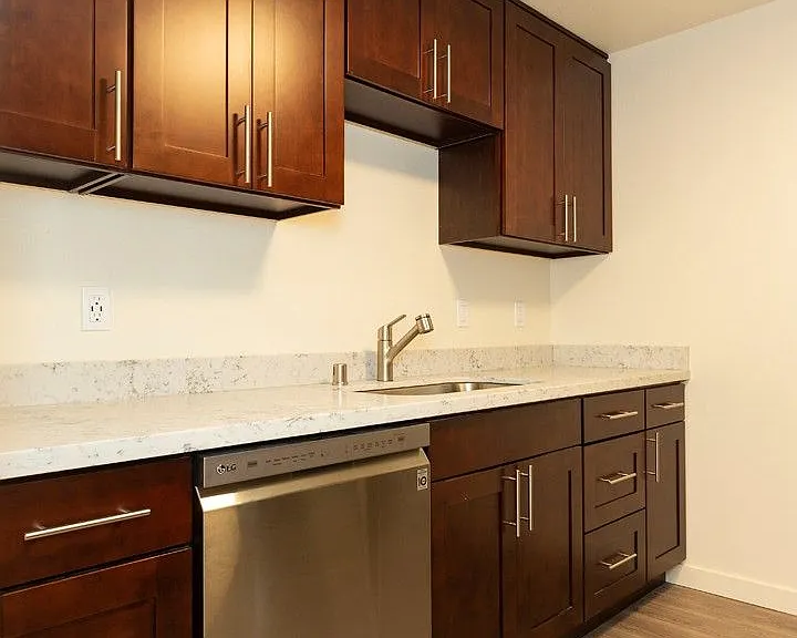 Luke Apartments — Photo 14