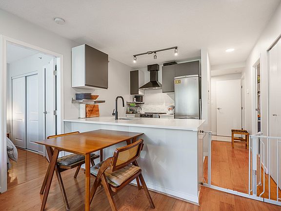 5th image of 1367 Alberni St #1706