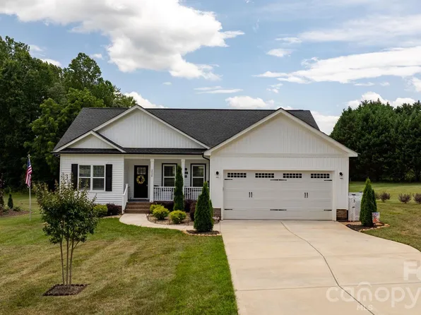 2026 Crestdale Ln, Newton, NC 28658