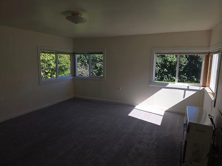 1804 Northcrest Dr — Photo 4