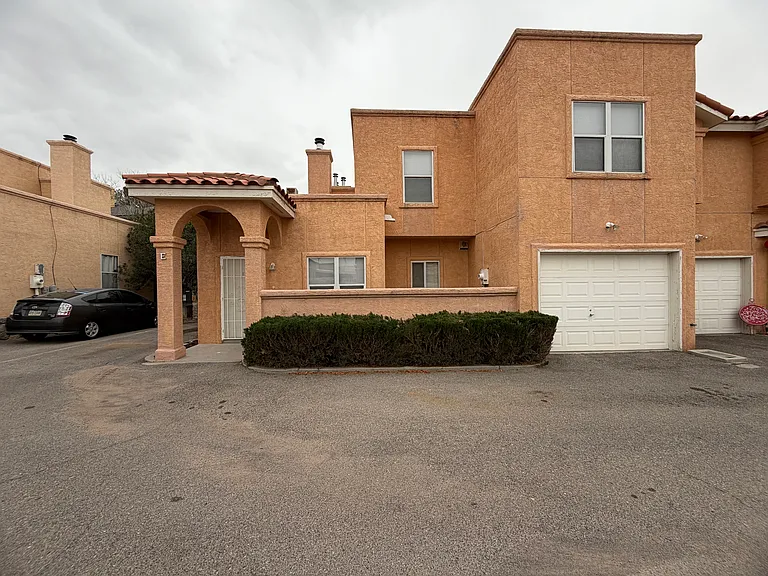 344 Bartlett Dr #E — Photo 1