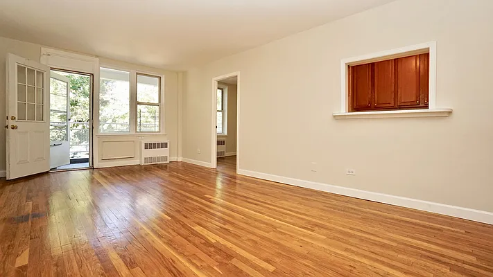 Sold by Bizzarro Agency | media 2